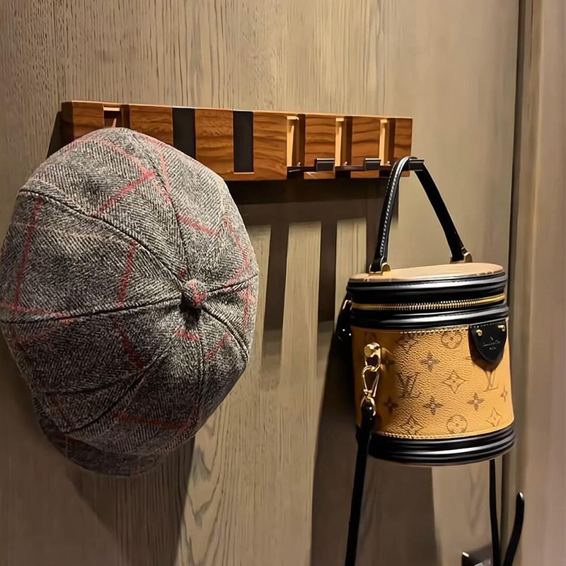 P wall-mounted coat rack