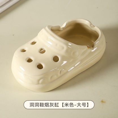 P ceramic ashtray