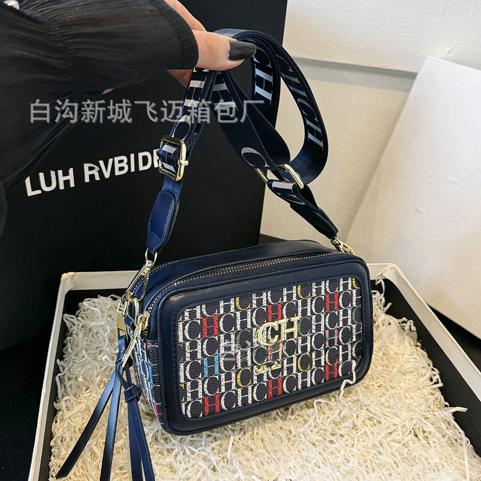 A Europe and the United States new personality letter style color fashion popular letter solid color shoulder messenger bag tide