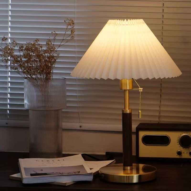 P Solid wood desk lamp