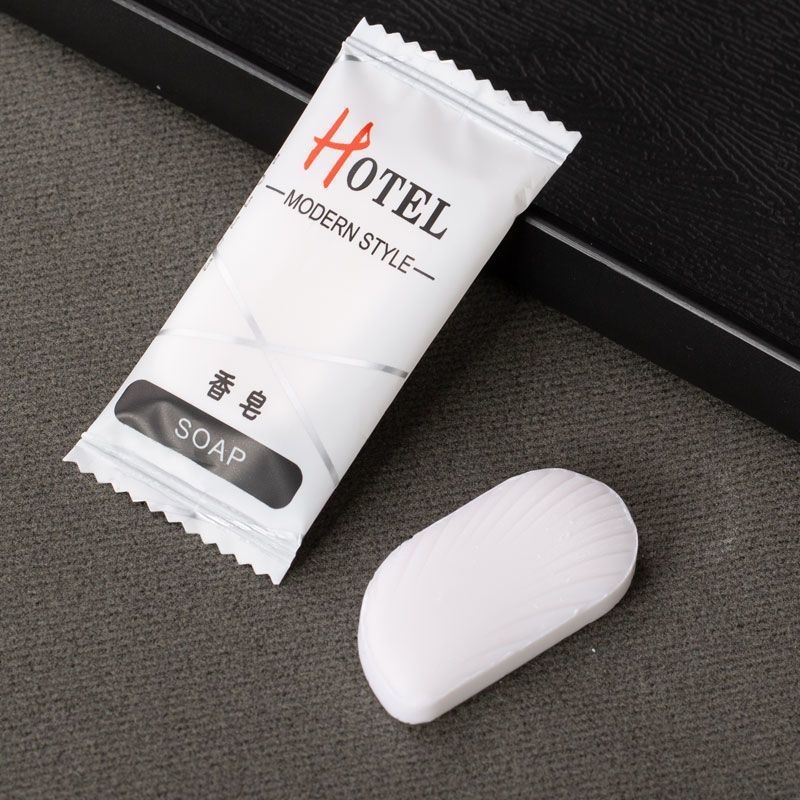 P toiletries set
