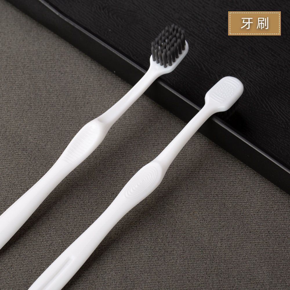 P toiletries set