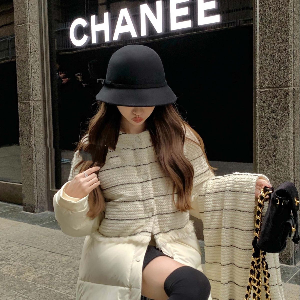 P lady hat