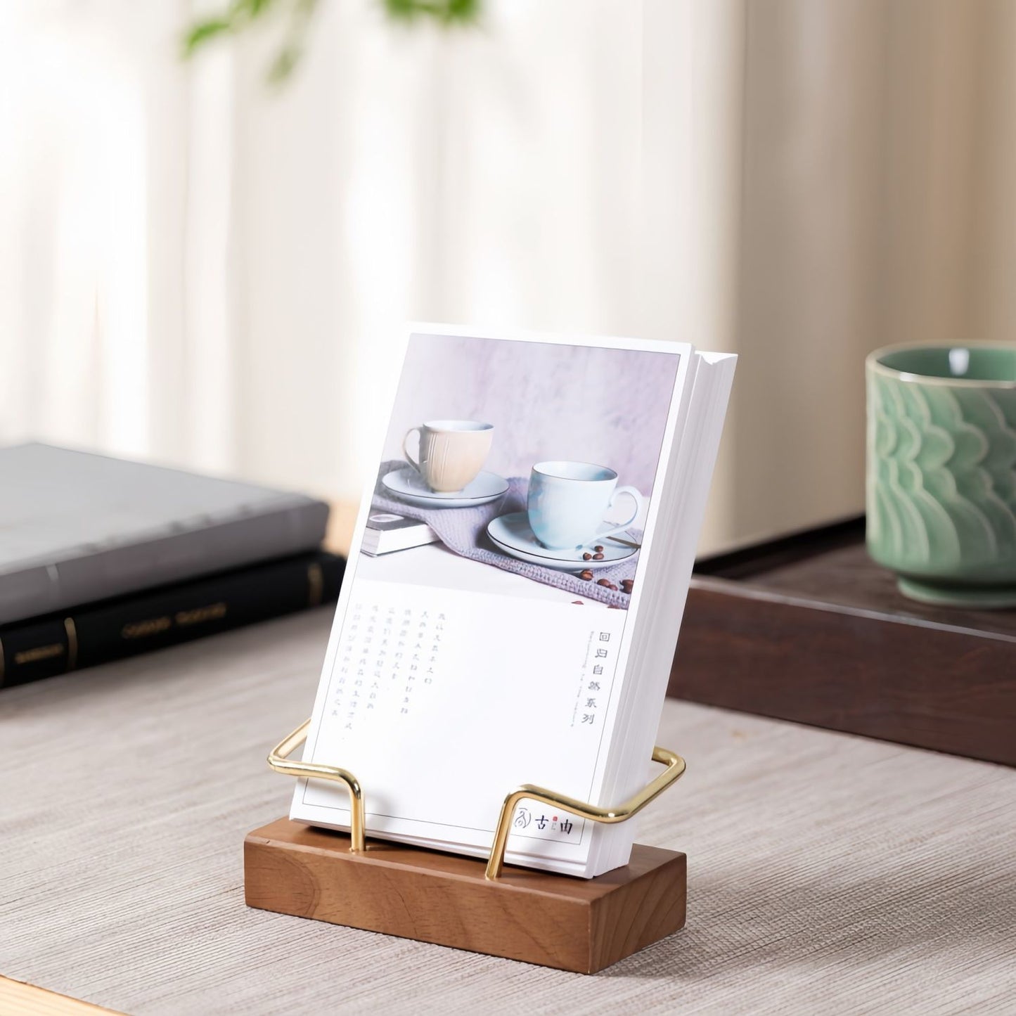 حامل بطاقات عمل من خشب الجوز الأسود 