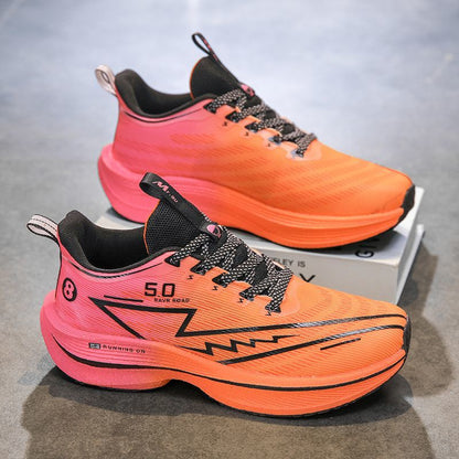 P Running shoes made of carbon plate material