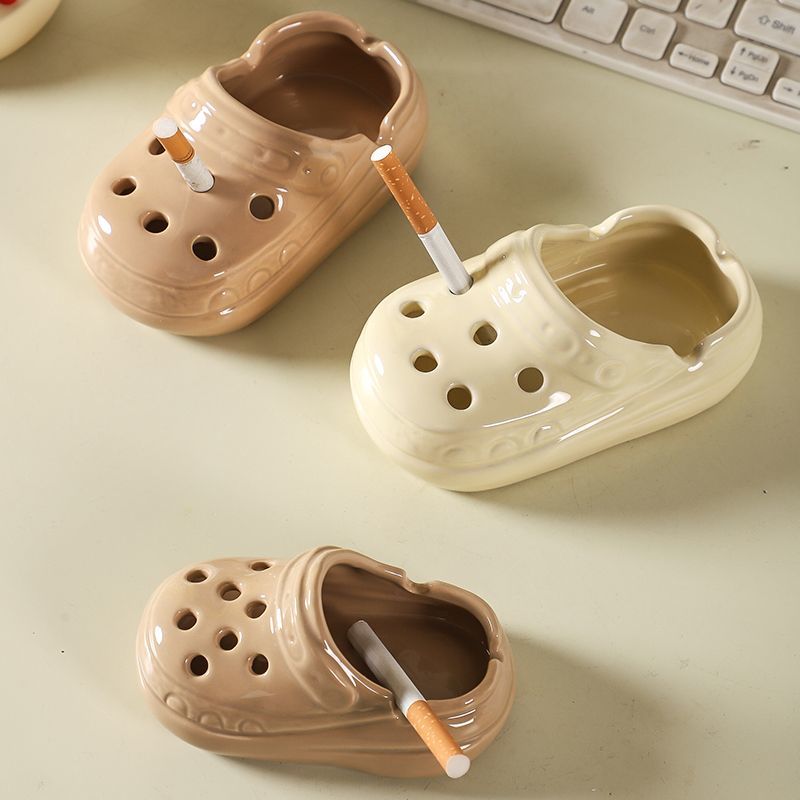 P ceramic ashtray