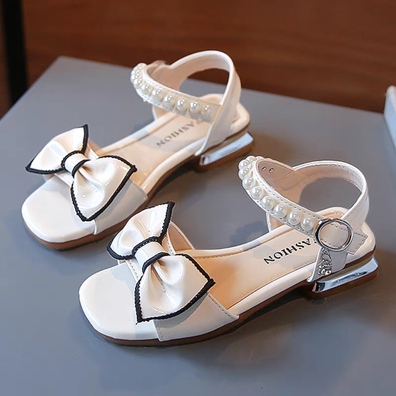 P new summer children's fashion foreign sandals girl pearl middle and older children's beach shoes