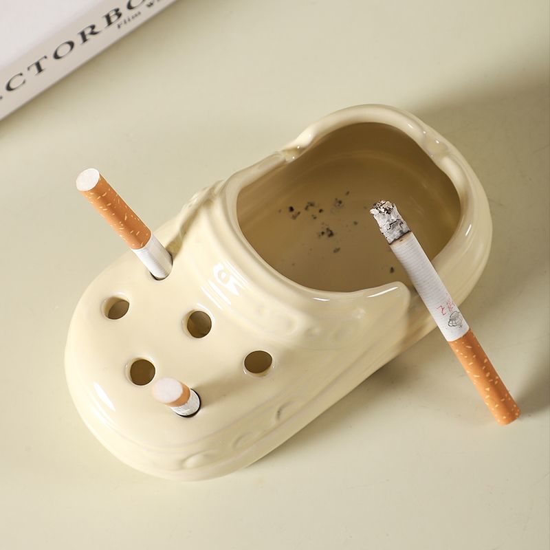 P ceramic ashtray