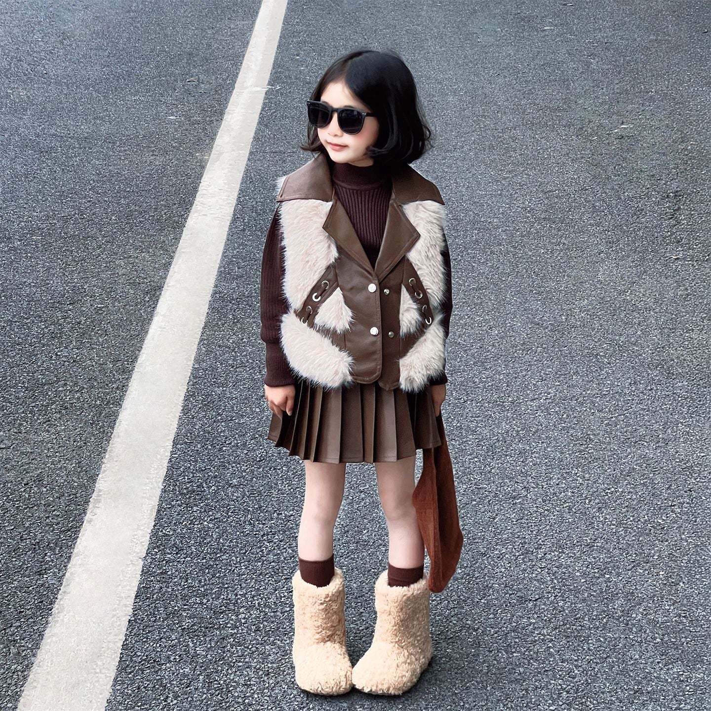 P girls' suit autumn and winter children's foreign style imitation fur vest older children's girls thickened bottoming shirt leather skirt three-piece set