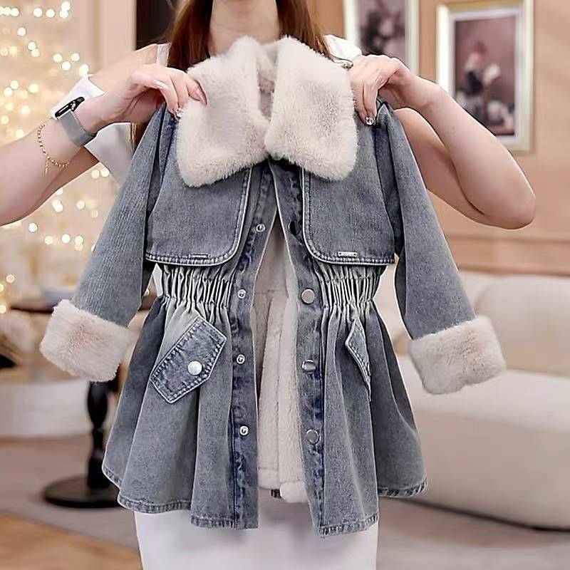 A mid-length denim jacket for children and teenagers