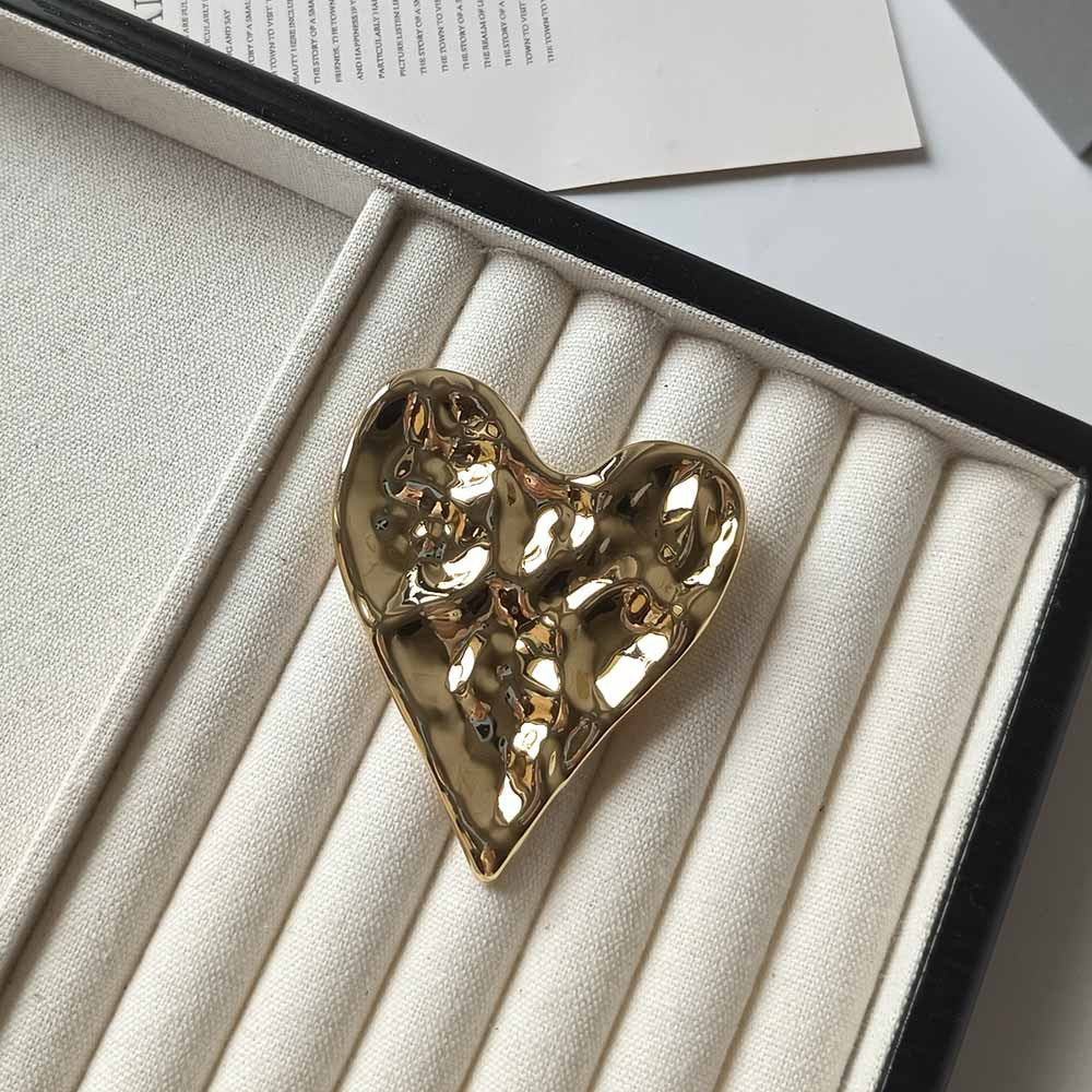 A irregular pleated love brooch light luxury high-end suit clothing accessories niche design trend versatile corsage - Mixbatch