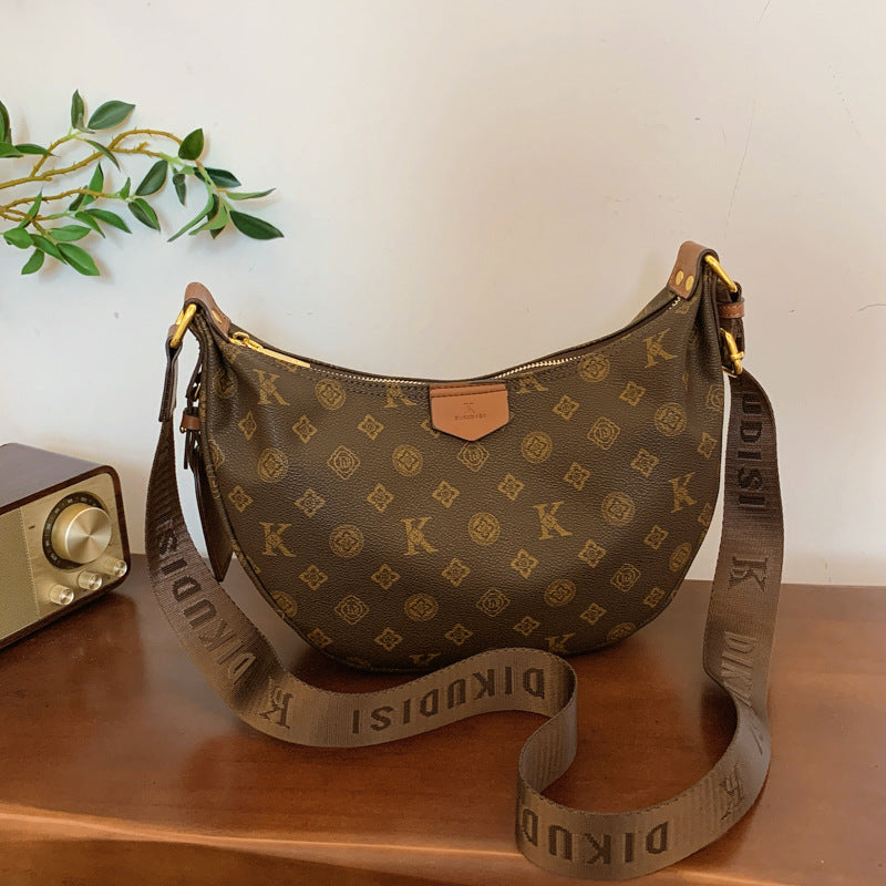 A new versatile large-capacity commuting dumpling bag retro printed messenger bag bag female