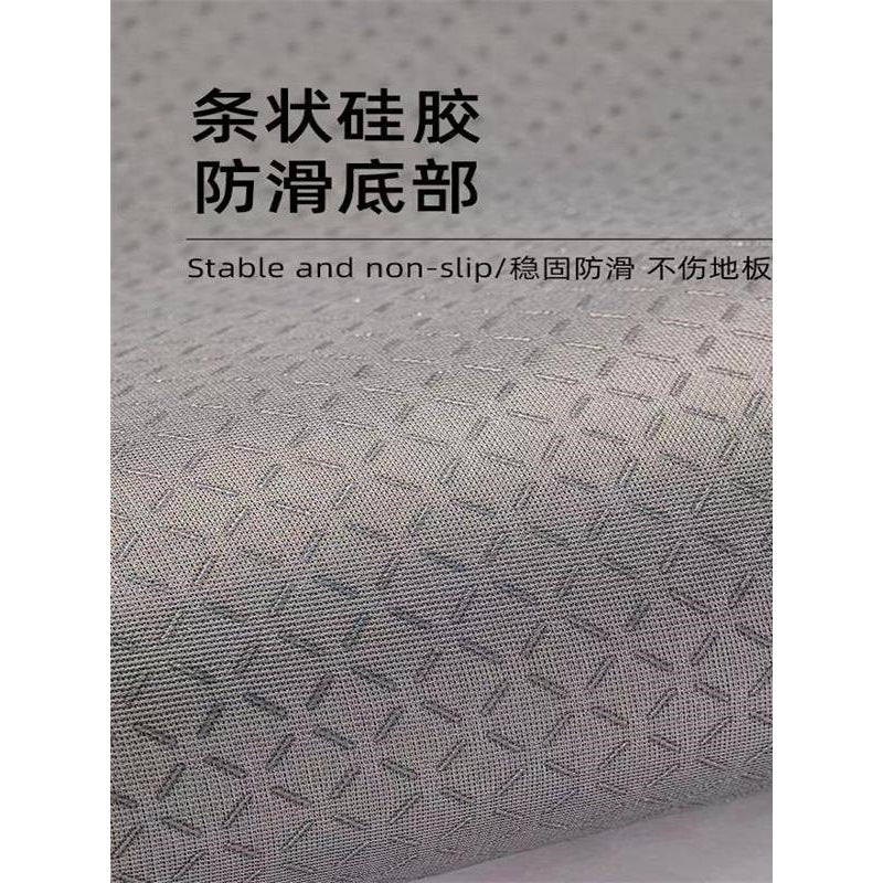 A round carpet floor mat