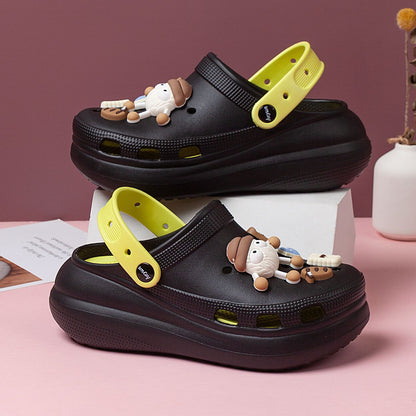 A puff hole shoes female cartoon cute thick sole stepping on shit beach shoes cool slippers