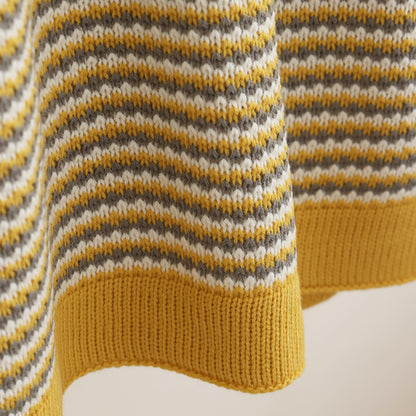 A Knitted Casual Sofa Decorative Blanket