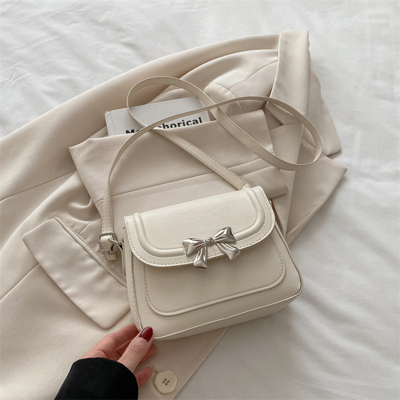 A new popular fashion messenger bag niche design aesthetic trend small square bag