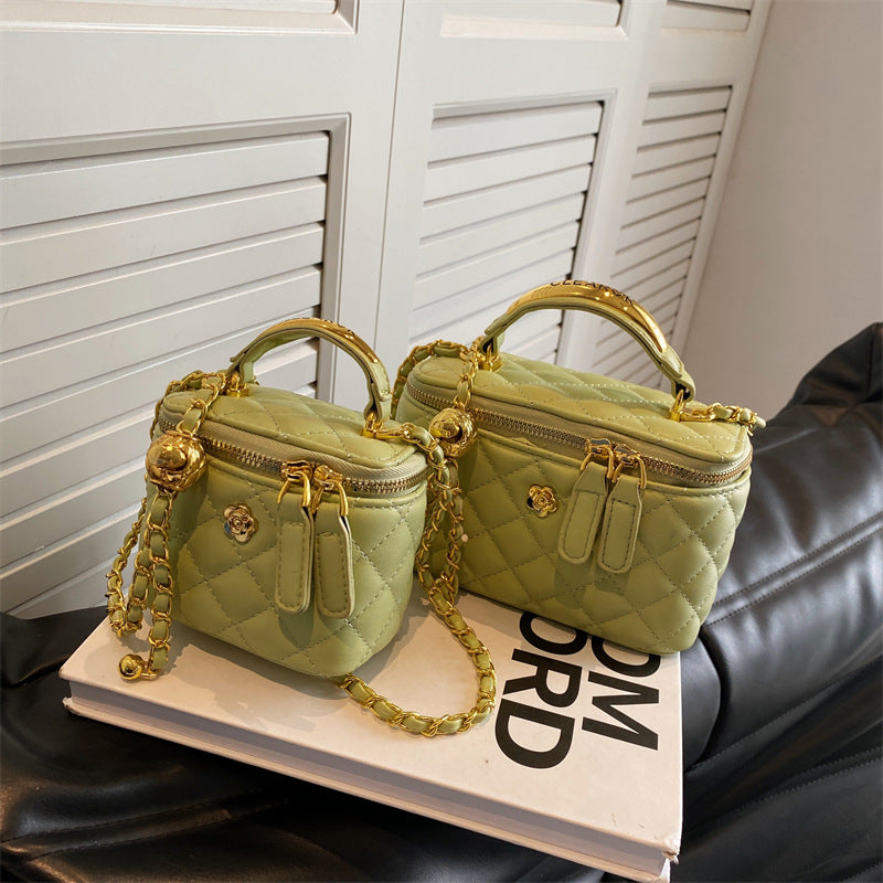 A handbag chain bag