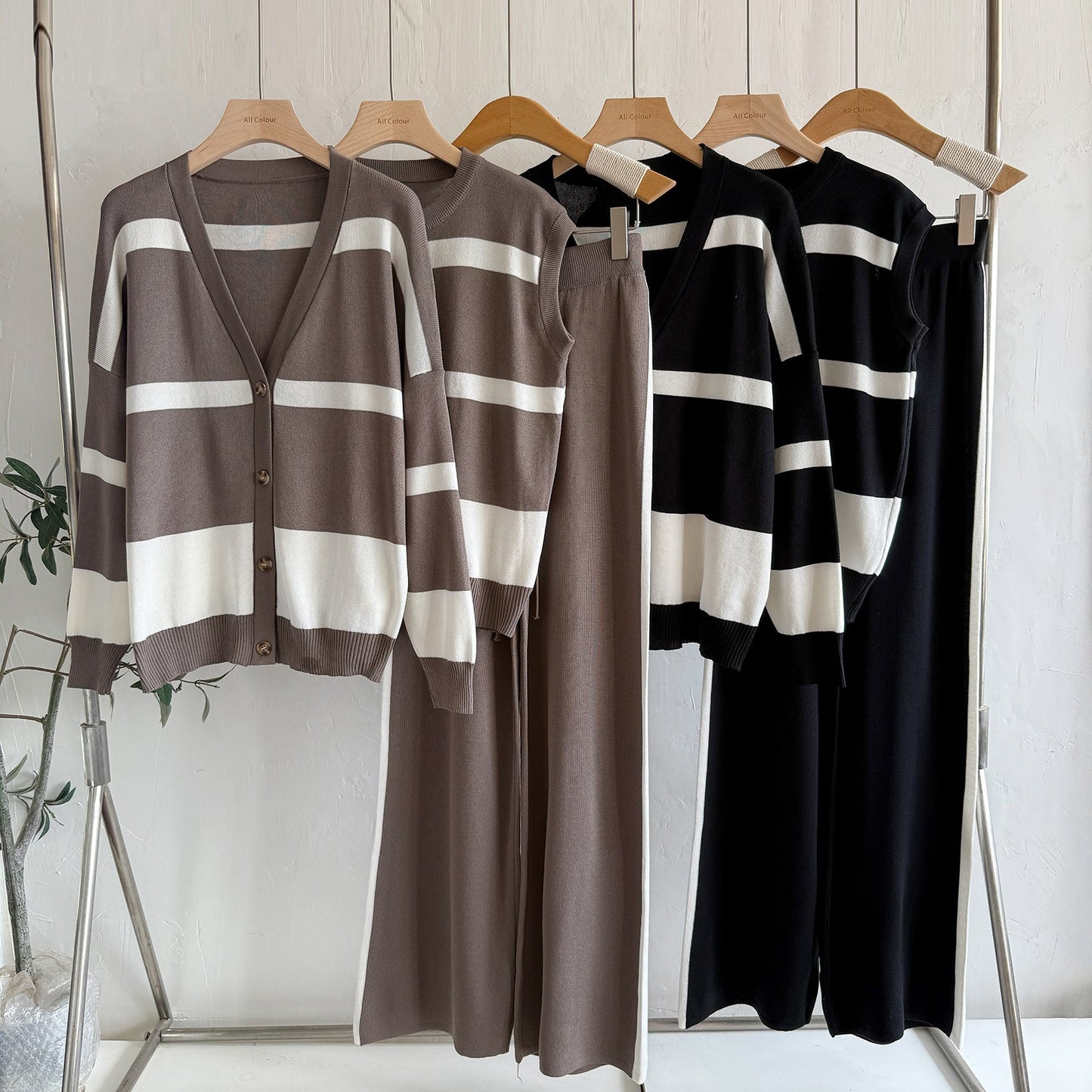 A knitted long-sleeved three-piece set