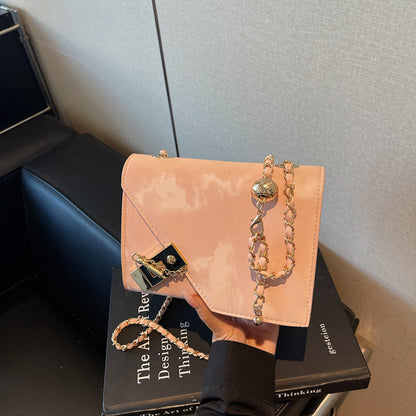A shoulder bag messenger bag