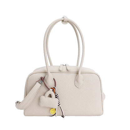 A handbag shoulder bag