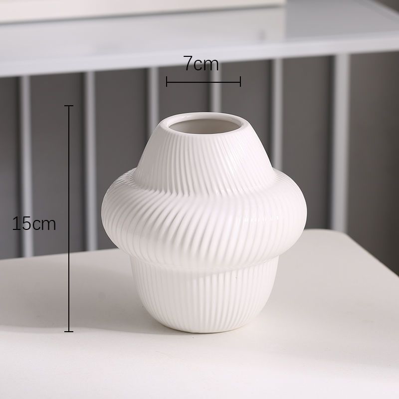 زينة مزهرية خزفية