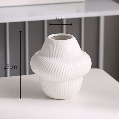 زينة مزهرية خزفية