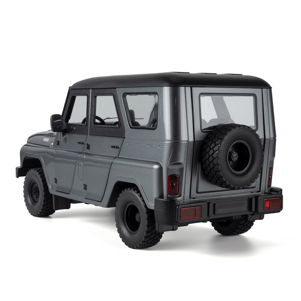 A 1:18 Alloy Metal Car Model Ornament