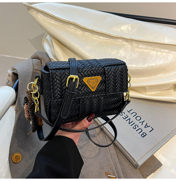 A shoulder bag messenger bag
