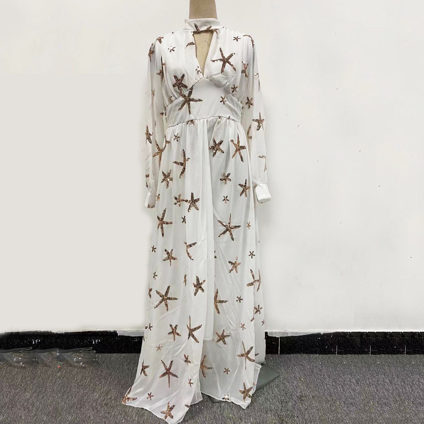 A new multi-color semi-turtleneck sequined slit lantern sleeve pendulum dress chiffon dress