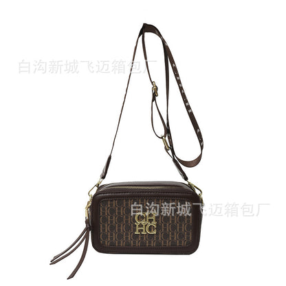 A Europe and the United States new personality letter style color fashion popular letter solid color shoulder messenger bag tide