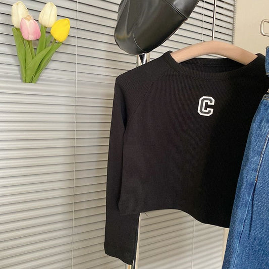 A girls' suit spring and autumn new girls' Korean version embroidered letter T-shirt top denim skirt knitted suit