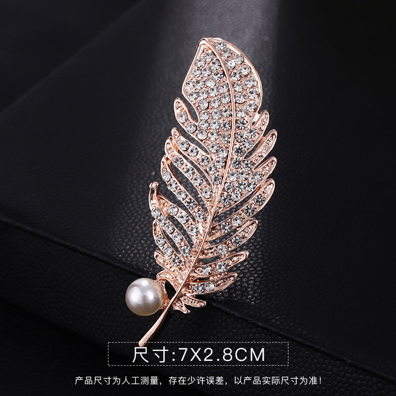 A Korean new fashion high-end brooch women's rhinestone silk scarf buckle anti-light buckle crystal brooch pin pearl jewelry - Mixbatch