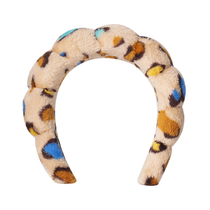 A towel fleece sponge twist headband