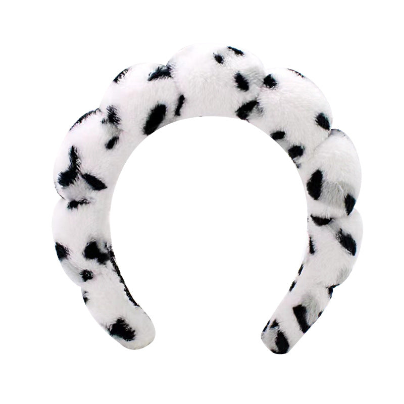 A towel fleece sponge twist headband