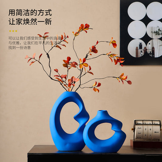 A creative ceramic vase ornament
