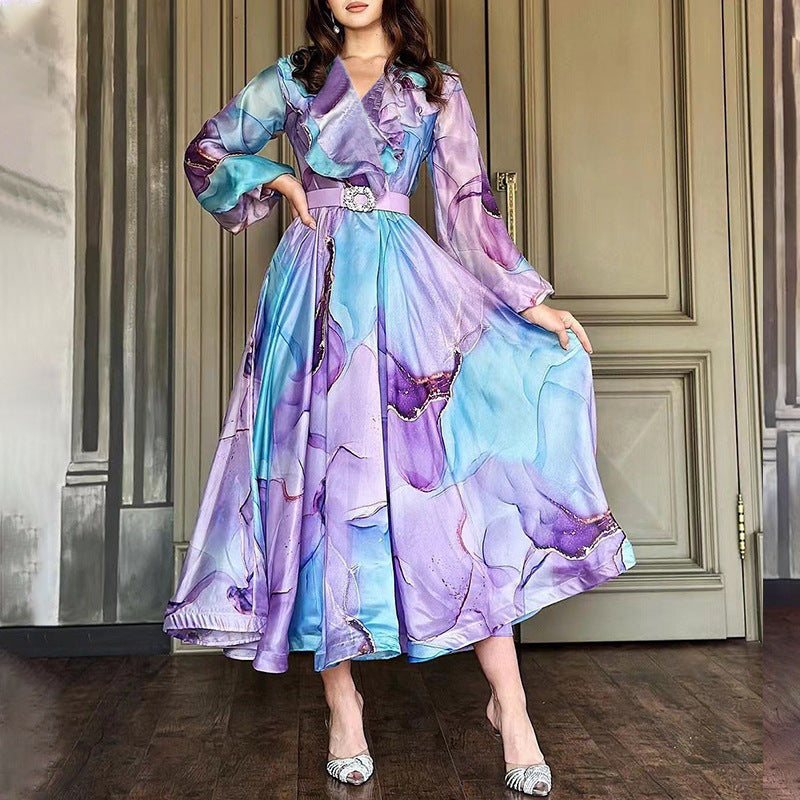 A printed pendulum lapel dress dress