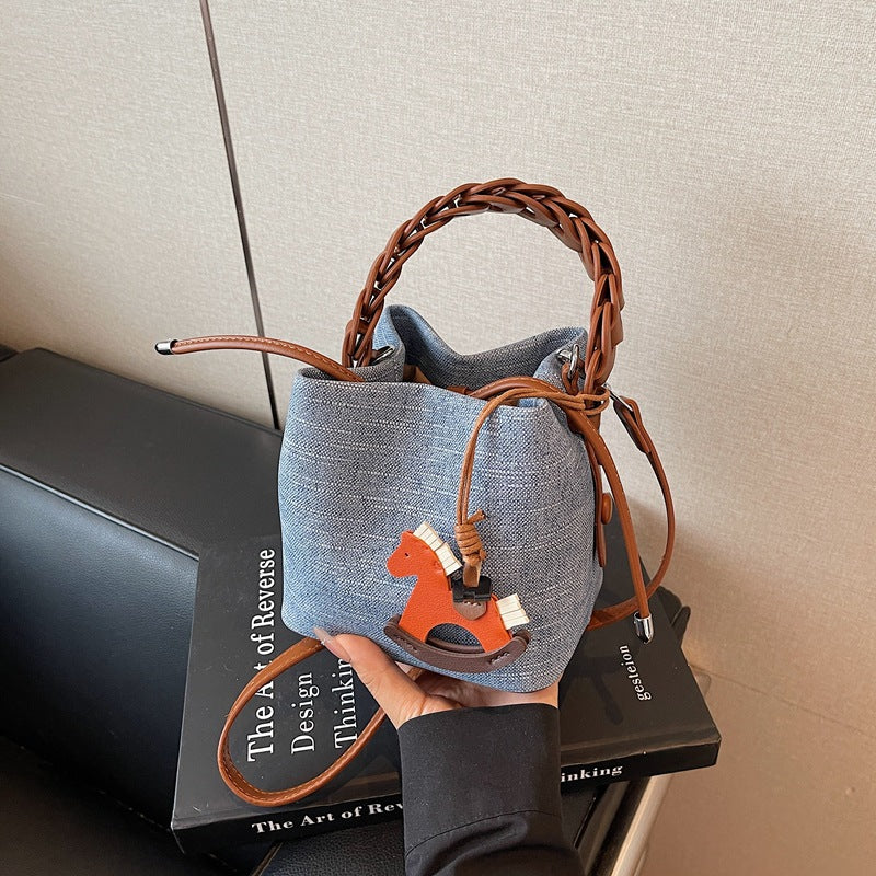 A shoulder bag messenger bag