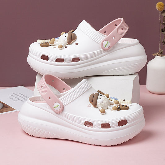 A puff hole shoes female cartoon cute thick sole stepping on shit beach shoes cool slippers