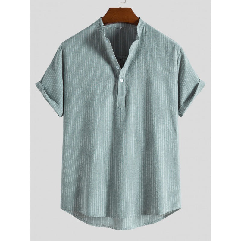 A men's stand-up collar striped short-sleeved shirt