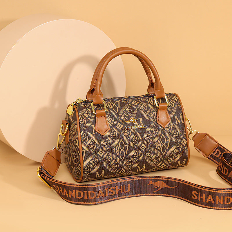 A new foreign style shoulder bag, messenger bag, pillow bag, retro printed letter handbag, versatile fashion women's bag