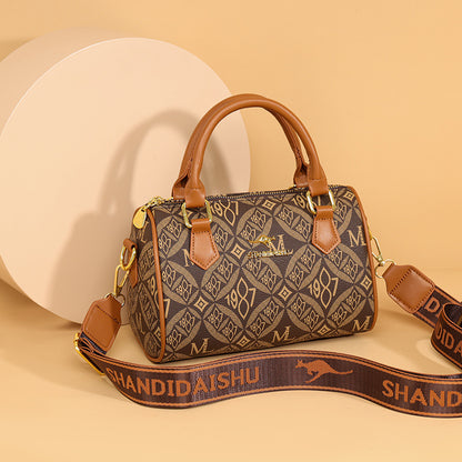 A new foreign style shoulder bag, messenger bag, pillow bag, retro printed letter handbag, versatile fashion women's bag