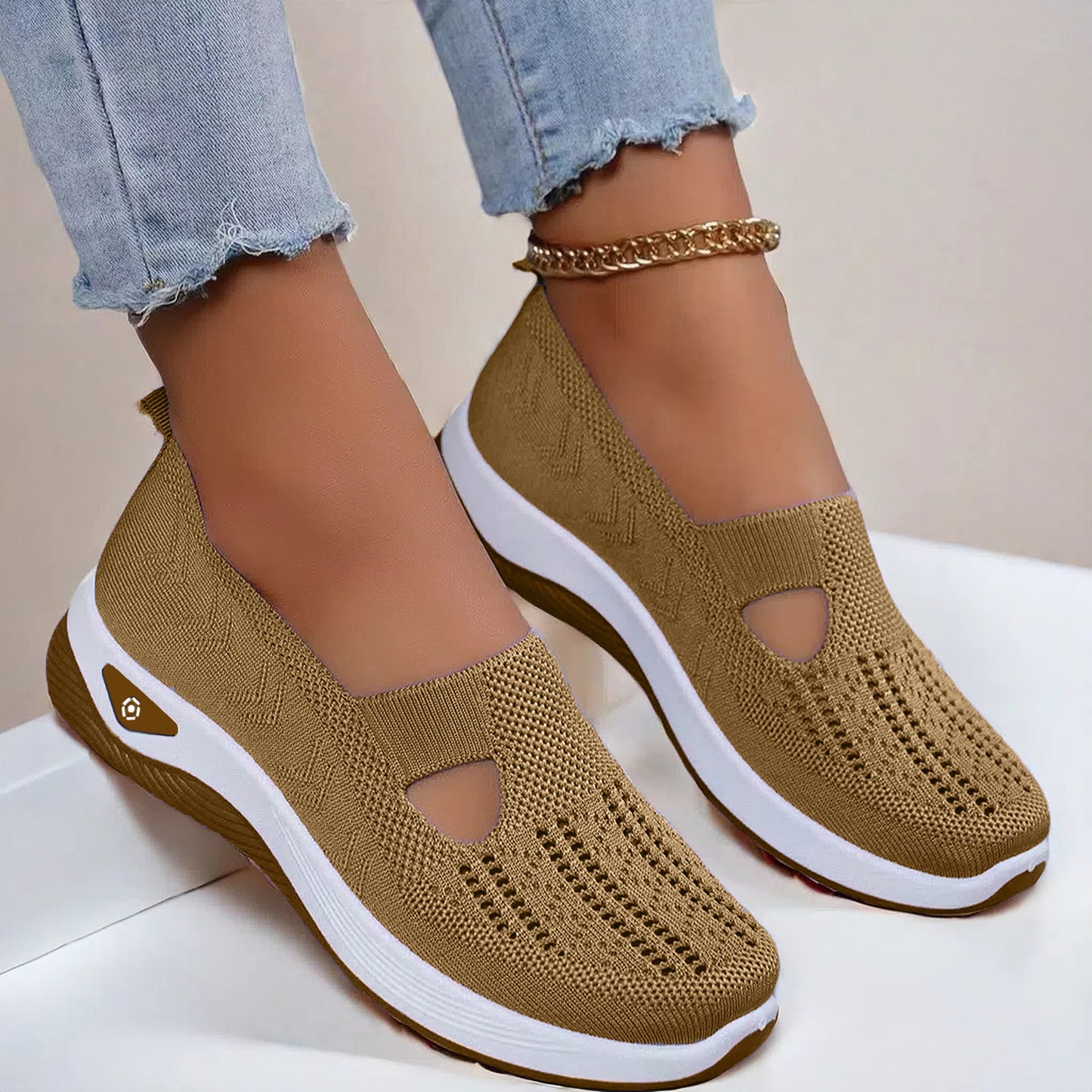 A Breathable shoes for summer