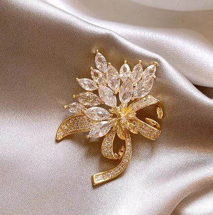 A Full Diamond Flash Diamond Maple Leaf Sweater Brooch Button Exquisite Niche Pin Accessories Temperament High-end Light Luxury Corsage Woman - Mixbatch