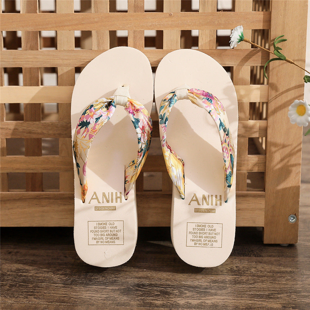 A Internet celebrity new women's cool slippers small height increase non-slip clip foot flip-flop slope bottom student cool summer