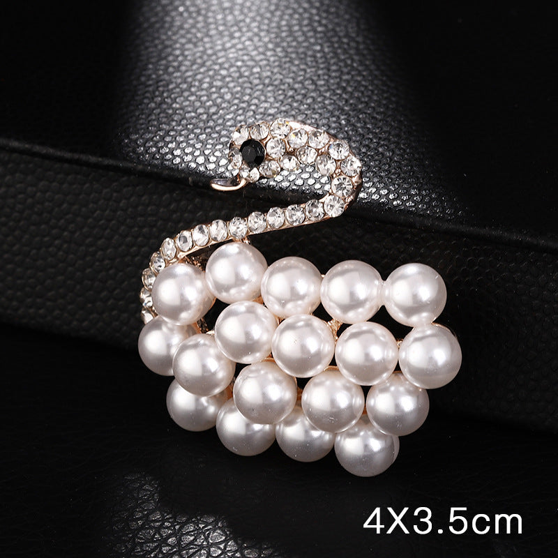 A Korean new fashion high-end brooch women's rhinestone silk scarf buckle anti-light buckle crystal brooch pin pearl jewelry - Mixbatch