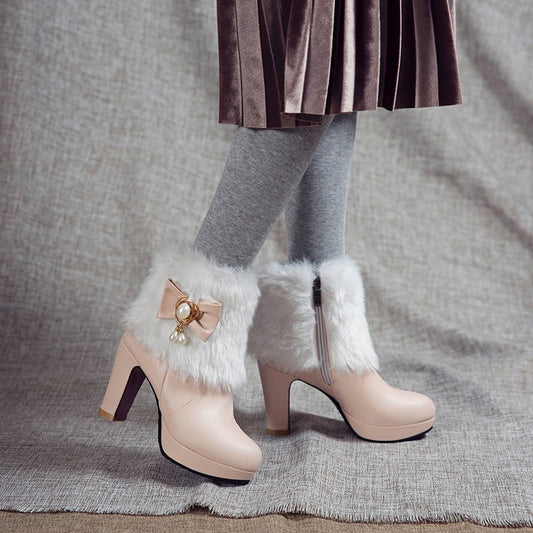 A cute bow shoes