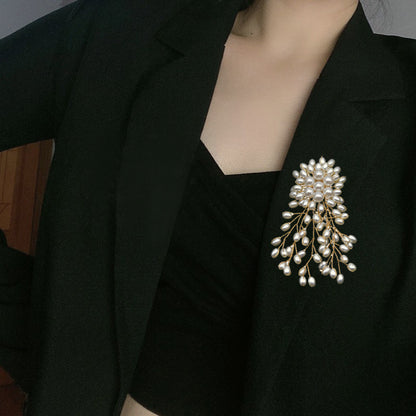 A Autumn and winter temperament elegant hand-woven gypsy pearl fringed brooch pin jacket suit corsage women's accessories - Mixbatch
