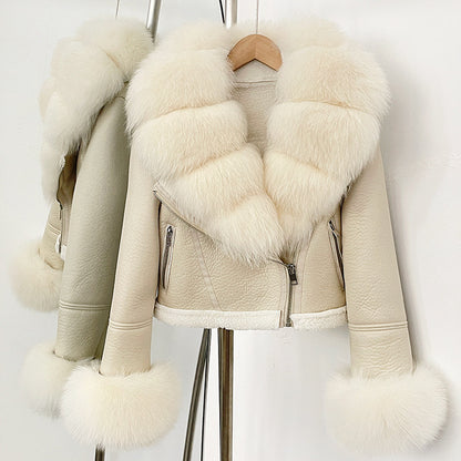 A short jacket with a fur collar zipper