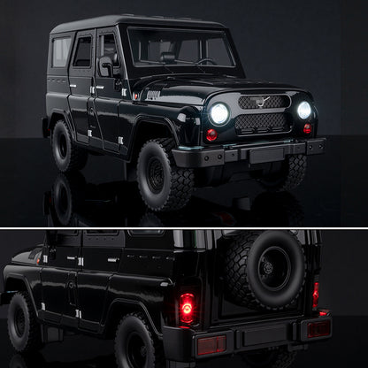 A 1:18 Alloy Metal Car Model Ornament