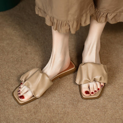 A ruffled square-headed open-toed women's summer slippers